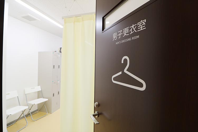 男子更衣室